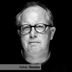 De platenkast van acteur, regisseur en radiomaker Pieter Bouwman, interview over en met muziek. Foto geschoten voor Toomler.