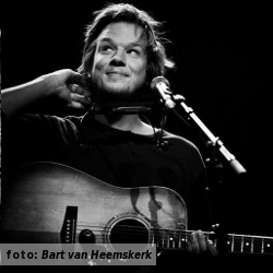 De platenkast van Pieter van Vliet (Port of Call), interview over en met muziek. Foto door Bart van Heemskerk