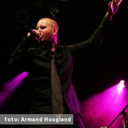 Etalageblokje voor het interview met rapper Steven Engel. Foto geschoten door Armand Hoogland.